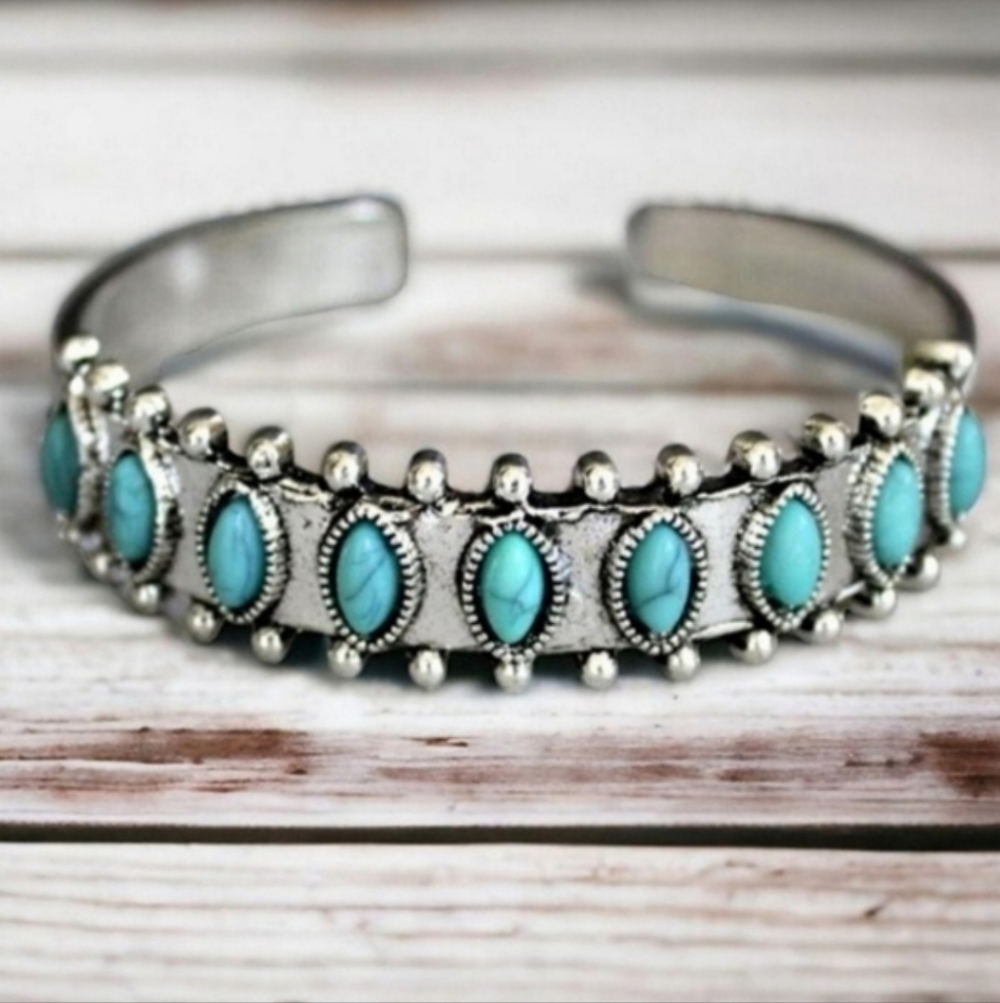 Vintage Style Inlaid Oval Cut Turquoise Cuff Bracelet